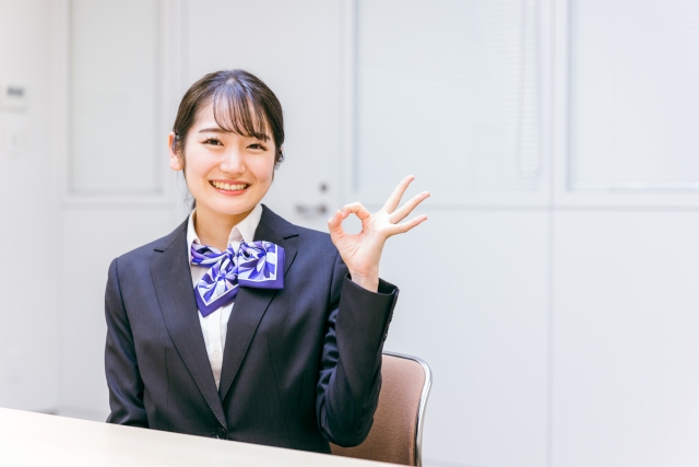 相談カウンターで対応するスタッフ。契約できるか分からない段階でも相談できる様子