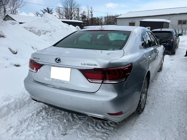 LS LS600h 4WD 外観リア